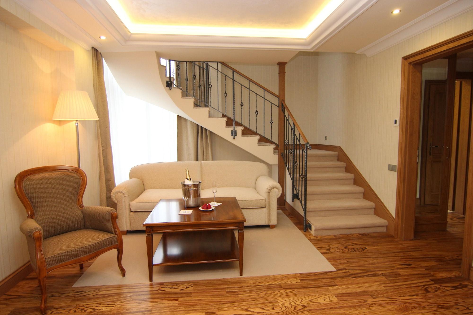 Retro Riverside Wellness Resort Karlovy Vary Extérieur photo A suite at the hotel